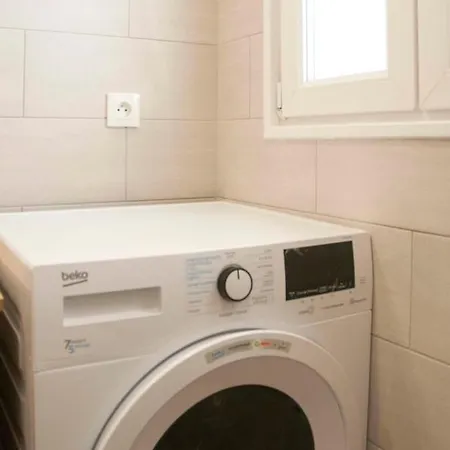 Cosy And Modern Studio In Vanves